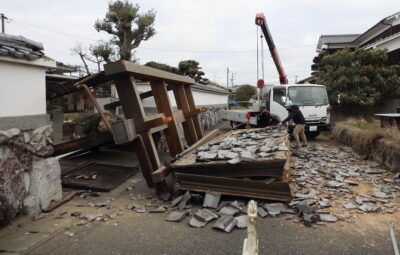 7.5 magnitude earthquake hit japan tsunami warning issued